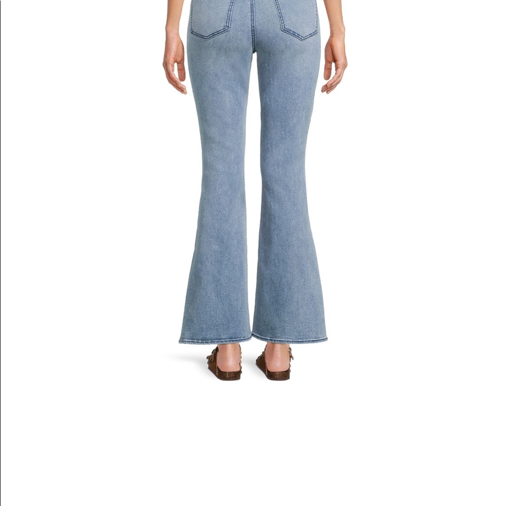 No Boundaries Super High Rise flare jeans. Full description in the pictures.